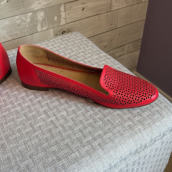 J. CREW Vibrant Red Italian Leather Perforated Loafers - Picture 4 of 10